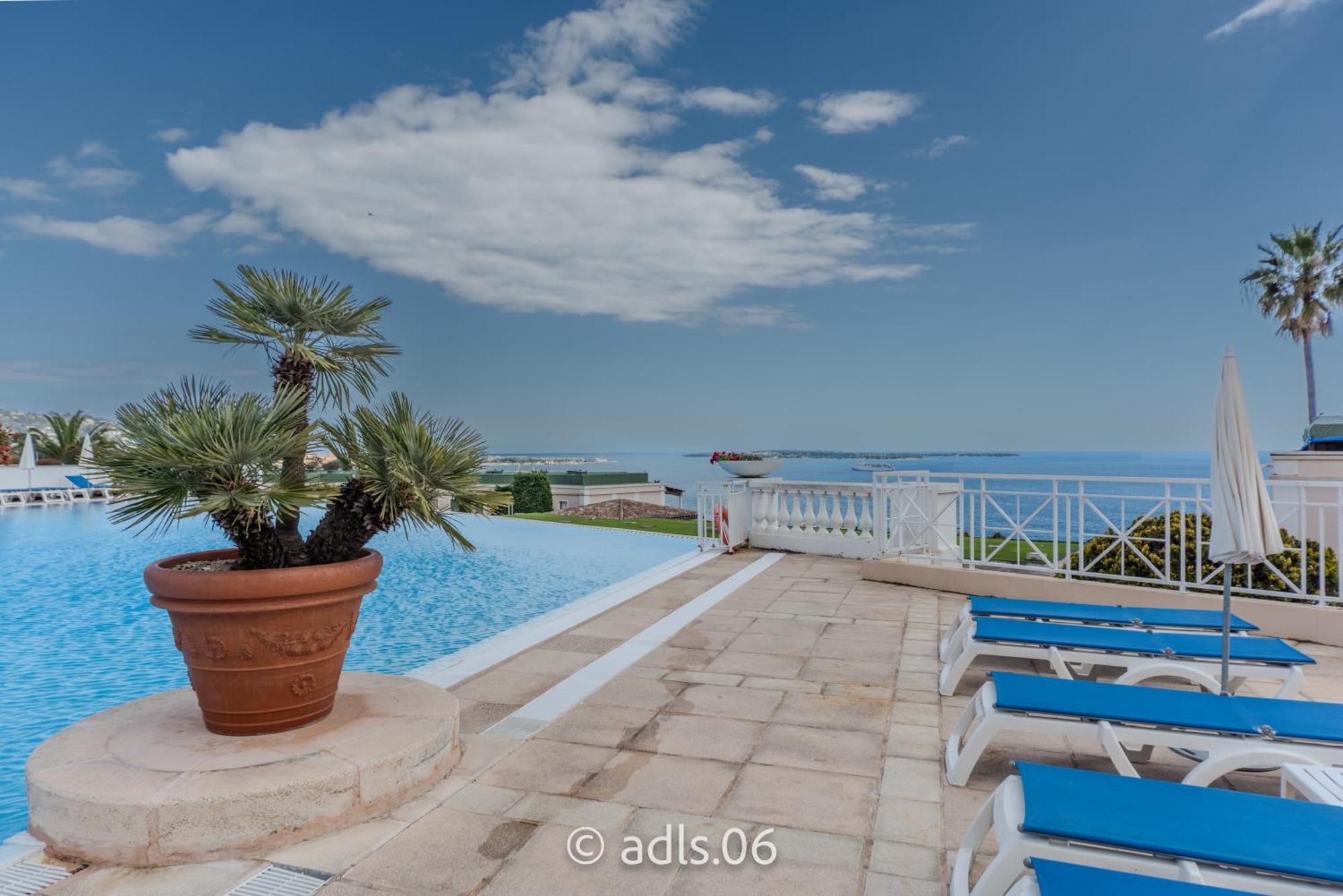 Un Studio De Charme Vue Mer & Piscine D'Exception Cannes Exteriér fotografie